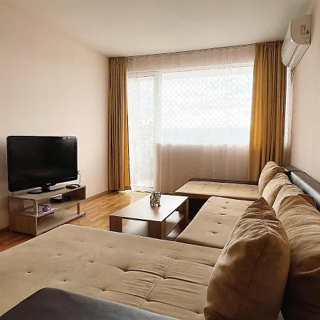 Spacious And Bright Maisonette Center