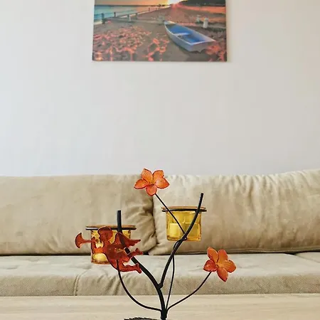 Апартаменты Spacious And Bright Maisonette Center *