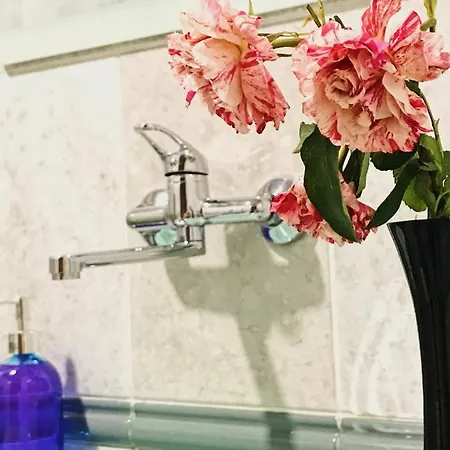 Апартаменты Spacious And Bright Maisonette Center