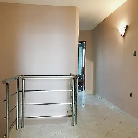 Spacious And Bright Maisonette Center Апартаменты