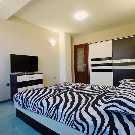 Апартаменты Spacious And Bright Maisonette Center *