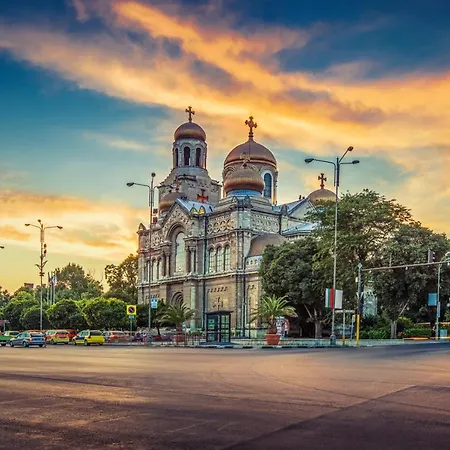 Spacious And Bright Maisonette Center