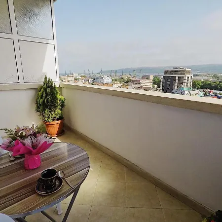 Spacious And Bright Maisonette Center Апартаменты Варна
