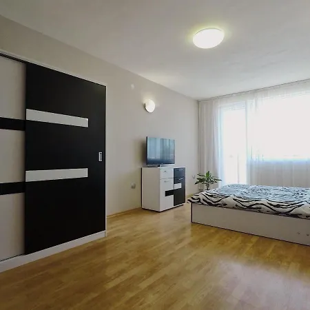 Spacious And Bright Maisonette Center Апартаменты *