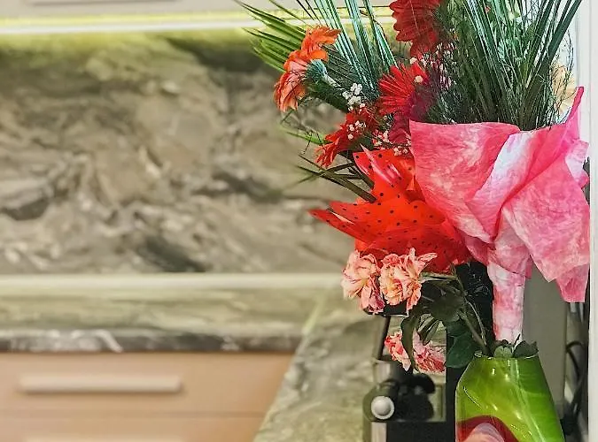 Spacious And Bright Maisonette Center Apartment