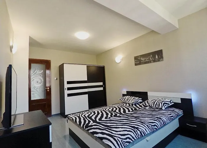 Spacious And Bright Maisonette Center *