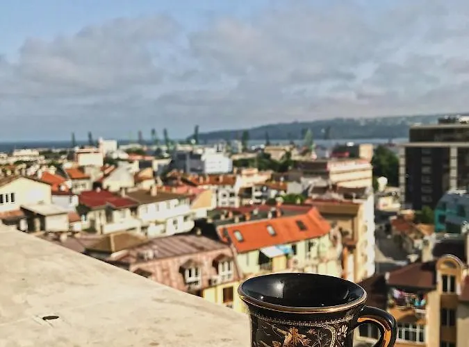 Spacious And Bright Maisonette Center Apartment *