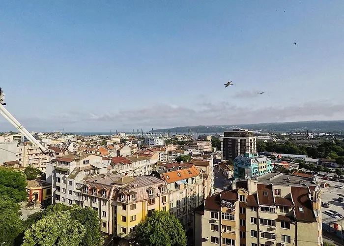 Spacious And Bright Maisonette Center *