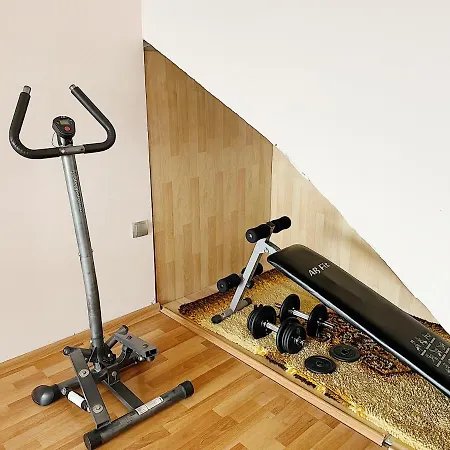 Spacious And Bright Maisonette Center דירה *