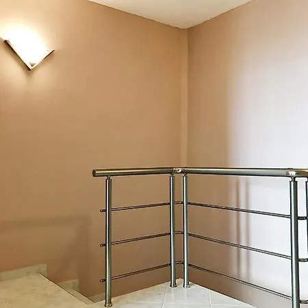 Spacious And Bright Maisonette Center * וארנה