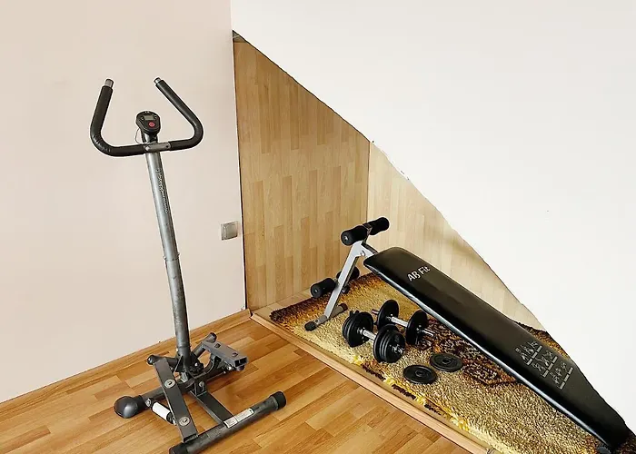 Spacious And Bright Maisonette Center Apartment *