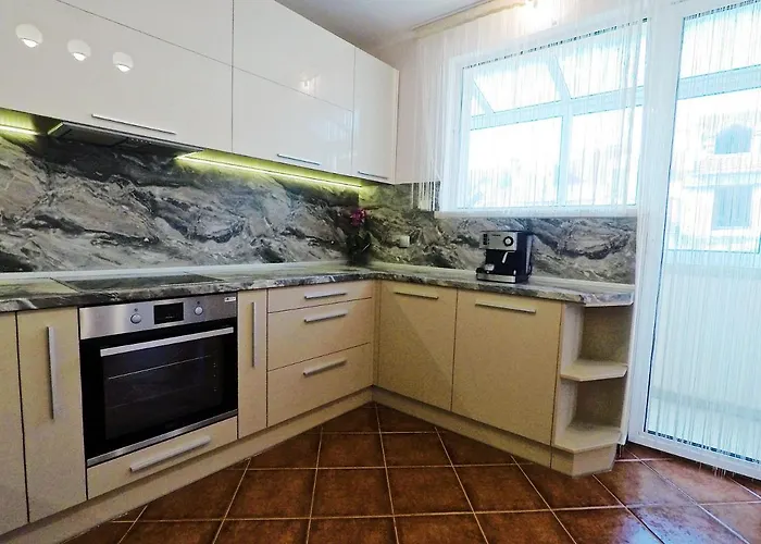 Spacious And Bright Maisonette Center