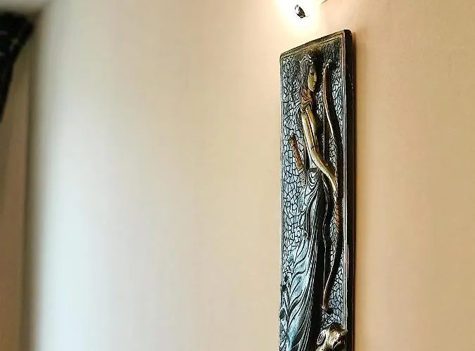 Spacious And Bright Maisonette Center