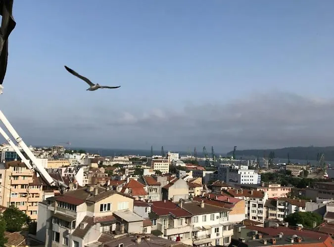 Spacious And Bright Maisonette Center